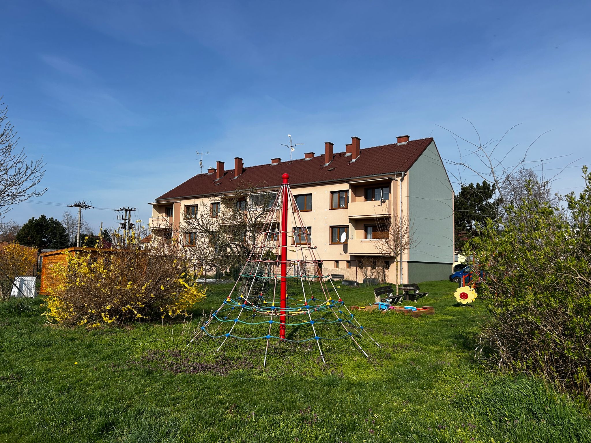 Byt 3+1 s balkonem, zahrádkou a garáží v Pohořelicích