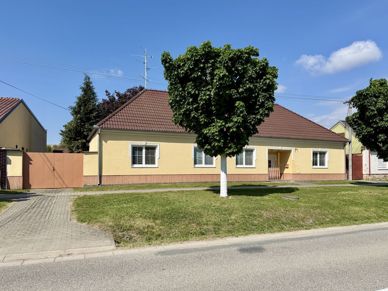 Prostorný rodinný dům 5+2 s garáží a zahradou, plocha pozemku 1362 m2
