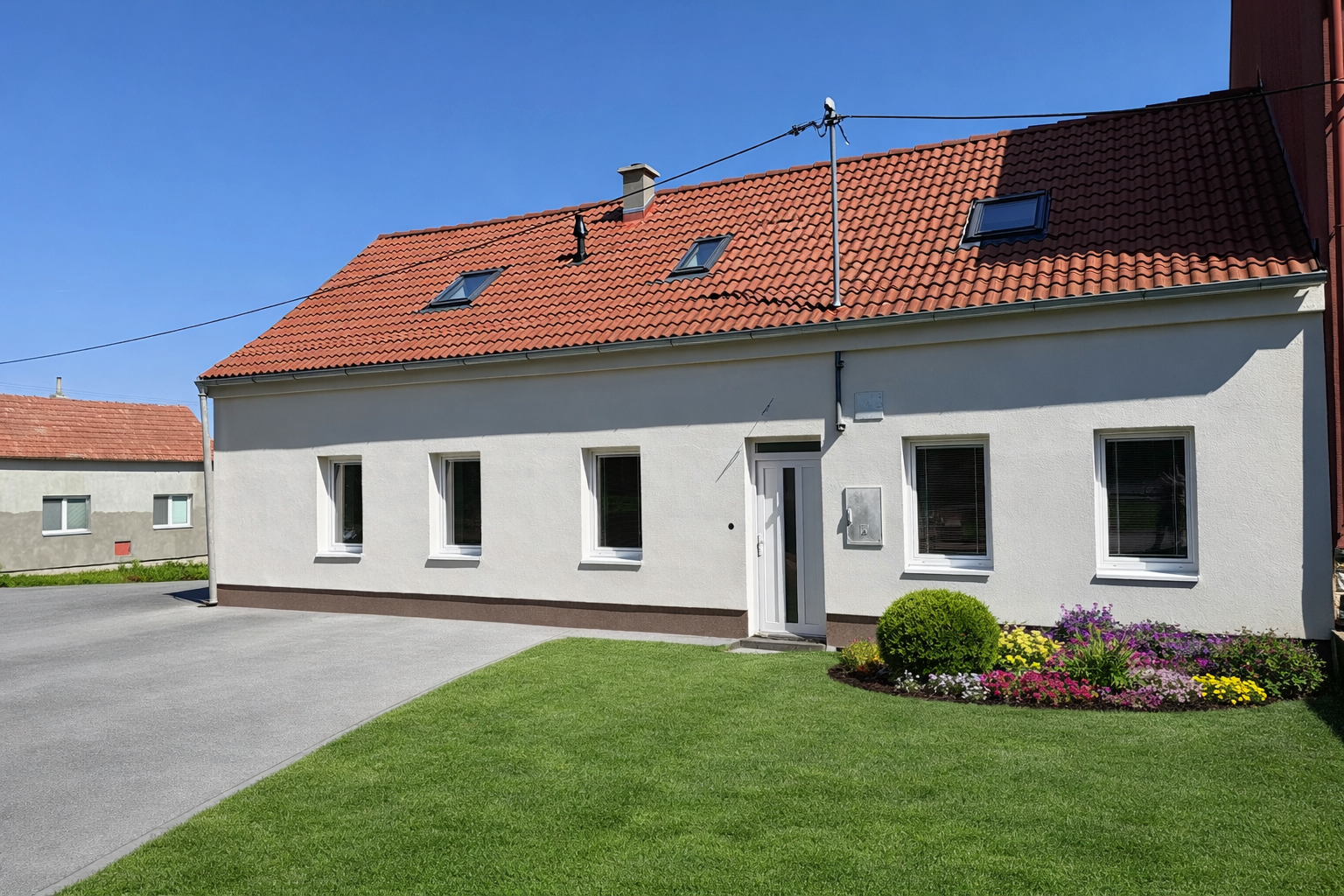 Rodinný dům o dispozici 4+1 s terasami, garáží a sklepem