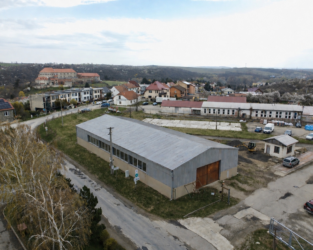 Pronájem skladové/výrobní haly - 525 m2