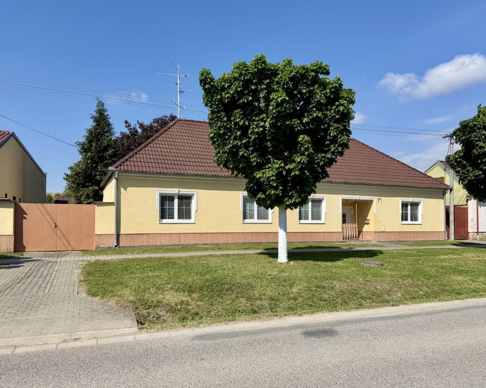 Prostorný rodinný dům 5+2 s garáží a zahradou, plocha pozemku 1362 m2